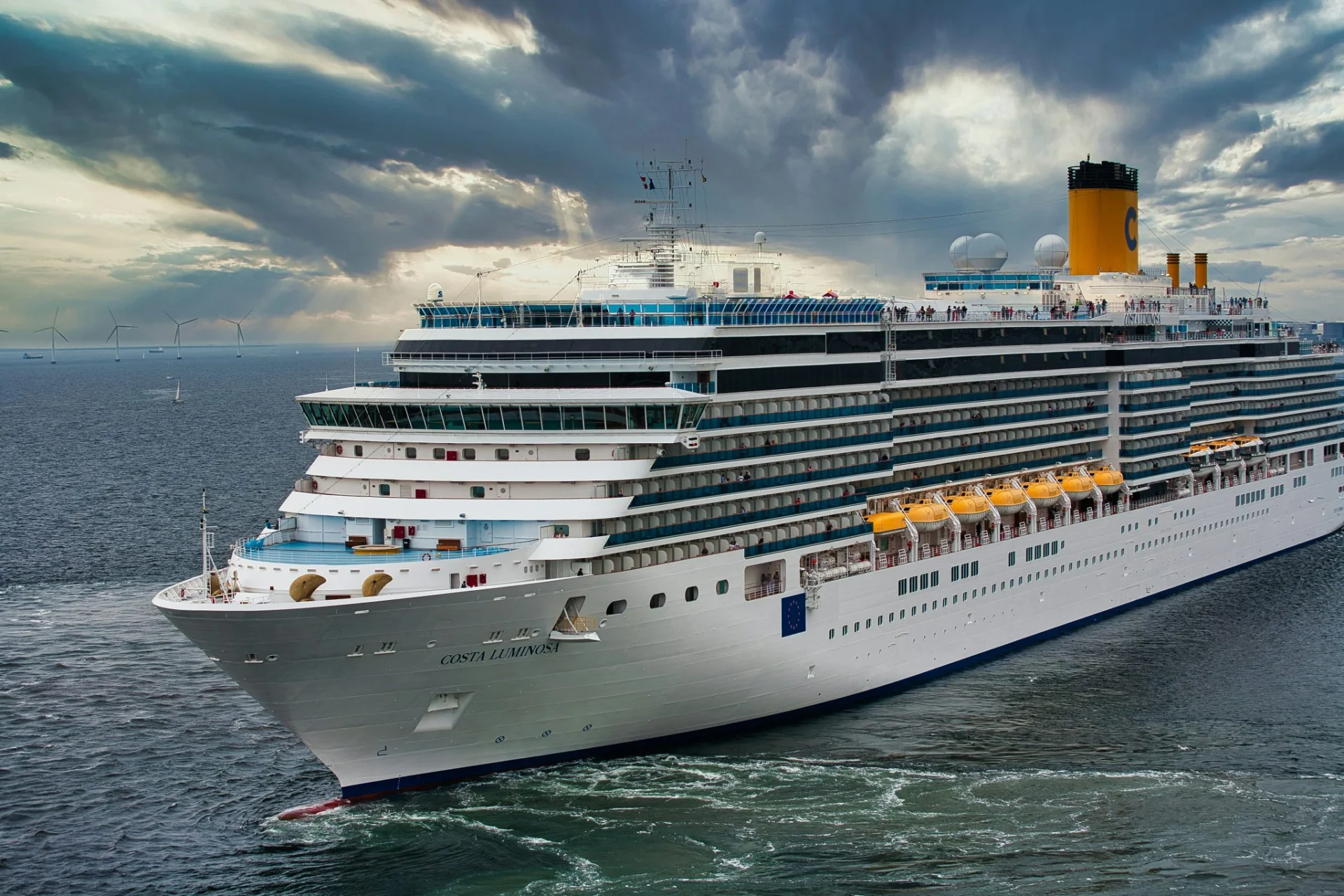 The Ultimate Guide to Landing a Job on a Cruise Ship: Tips and Insights for Aspiring Seafarers